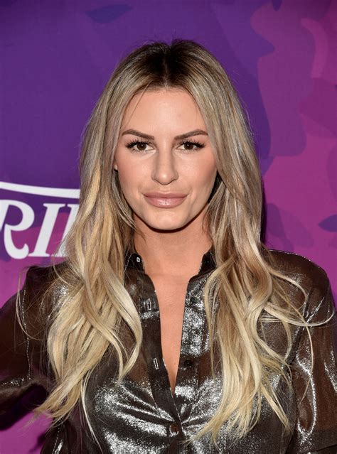 Prepare to fall head over peels with Morgan Stewart 's orange-themed baby shower. The E! News' Daily Pop and Nightly Pop host took to Instagram on Sunday, Jan. 30 to share all the details, from ...